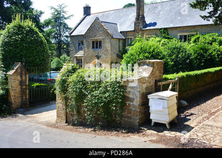 Une grande maison individuelle en milieu rural Dorset, UK - John Gollop Banque D'Images