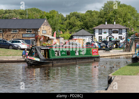 Un grand classique sur le bassin du canal de Llangollen, Trevor approchant le pont-canal de Pontcysyllte sur la rivière Dee à Trevor près de Llangollen au nord du Pays de Galles. UK Banque D'Images