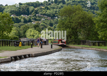 Un grand classique de quitter le pont-canal de Pontcysyllte sur la rivière Dee à Trevor Basin sur le sentier du canal de Llangollen, North East Wales. UK Banque D'Images