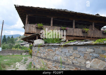 Kovatchevitca Village-Museum, montagne Rhodopes Banque D'Images