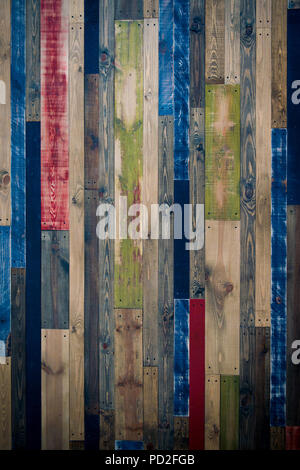 Mur de planches de bois de différentes couleurs. Abstract grunge background texture bois Banque D'Images