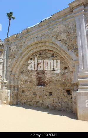 Grande église en pierre, la Mission de San Juan Capistrano, Californie Banque D'Images