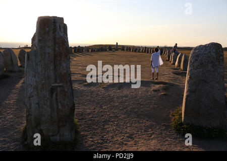 2 août 2018 Kaseberga , Suède Ales Stenar (ALE) pierres de Stonehenge suédois appelé aussi complexe à la colline, sur la côte de la mer Baltique. Ales Stenat Banque D'Images