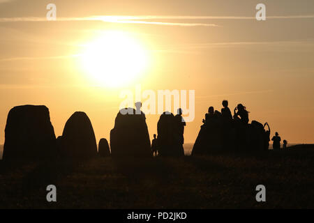 2 août 2018 Kaseberga , Suède Ales Stenar (ALE) pierres de Stonehenge suédois appelé aussi complexe à la colline, sur la côte de la mer Baltique. Ales Stenat Banque D'Images