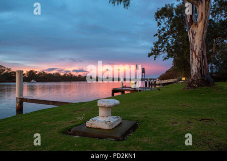 Un lever de soleil sur la rivière Murray à La Bruyere l'Australie du Sud le 6 août 2018 Banque D'Images