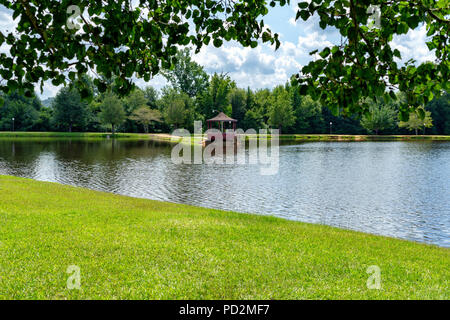 Certains temps de pêche au lac dans Scott Smith Park à Fayette, Alabama. Banque D'Images