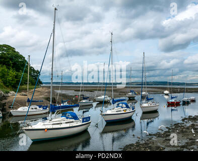 Voiliers amarrés dans l'estuaire de la rivière Almond, Cramond, Édimbourg, Écosse, Royaume-Uni Banque D'Images