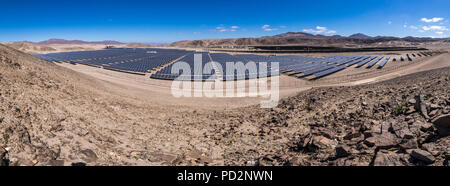 L'énergie solaire, une technologie propre à réduire les émissions de CO2 et le meilleur endroit pour l'énergie solaire est le désert d'Atacama au Chili du nord Banque D'Images