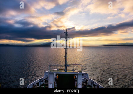 Coucher de soleil sur la mer entre Oban et Craignure Banque D'Images