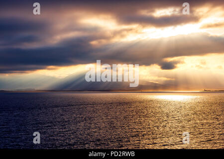 Coucher de soleil sur la mer entre Oban et Craignure Banque D'Images