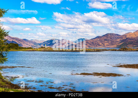 Ornsay Phare dans le Loch Hourn Banque D'Images