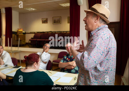 Martin Rowson, dessinateur de renommée internationale en tenant une masterclass dans la caricature à Herne Bay Festival Banque D'Images