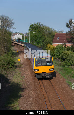 Une classe 144 Northern rail train stimulateur à Dodworth gare sur la ligne à voie unique Penistone Banque D'Images