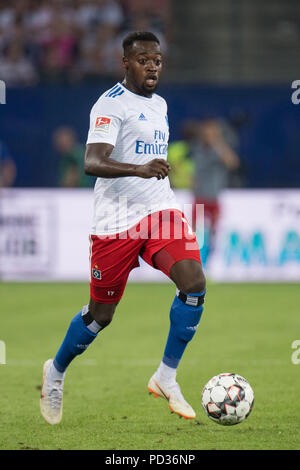 Hamburg, Deutschland. Le 04 août, 2018. Khaled NAREY (HH) avec ballon, simple action avec ball, action, plein la figure, à la verticale, le football 2. Bundesliga, 1. Journée, Hambourg Hambourg Hambourg (HH) - Holstein Kiel (KI) 0 : 3, le 03.08.2018 à Hambourg, Allemagne. ¬ | Conditions de crédit dans le monde entier : dpa/Alamy Live News Banque D'Images