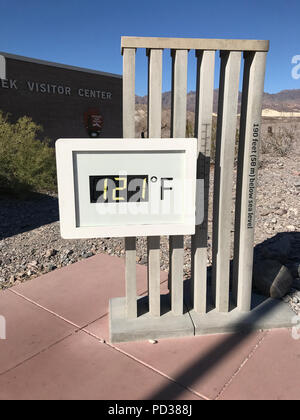 Vues générales Furnace Creek Visitor Centre à Death Valley, une vallée désertique situé dans l'Est de la Californie, dans le nord du désert de Mojave. Banque D'Images