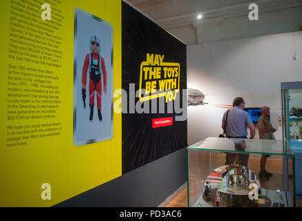 Les jouets peuvent être avec vous. Les jouets et les films Star Wars à l'exposition New Walk Museum, Leicester. Banque D'Images