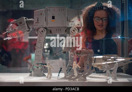 Les jouets peuvent être avec vous. Les jouets et les films Star Wars à l'exposition New Walk Museum, Leicester. Banque D'Images