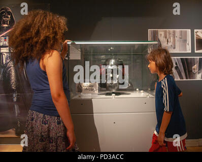 Les jouets peuvent être avec vous. Les jouets et les films Star Wars à l'exposition New Walk Museum, Leicester. Banque D'Images