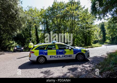 La ducs, Eastbourne, East Sussex, UK. 6 août 2018. La police de Sussex Drive entre ducs fermer Road Buxton et Beachy Head Road, détails non connu au moment de la déclaration de droits : Newspics UK South/Alamy Live News Banque D'Images