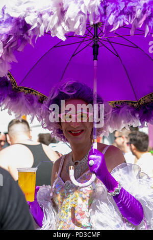 5 août 2018 - La Fierté Village parti à Brighton de Kemptown est une fête de deux jours de foire dans Brighton, une partie de la fierté de Brighton et Hove événement principal. En plus d'être un ajout à la fierté de la ville, le Village de fierté partie est également un événement de collecte de fonds Crédit : Matt Duckett/IMAGESLIVE/ZUMA/Alamy Fil Live News Banque D'Images