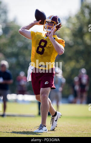 Le 06 août 2018 : Redskins de Washington quarterback Kevin Hogan (8) participe à des exercices pendant 2018 camp d'entraînement à Bon Secours Redskins de Washington Training Center à Richmond, en Virginie. Taetsch Scott/CSM Banque D'Images