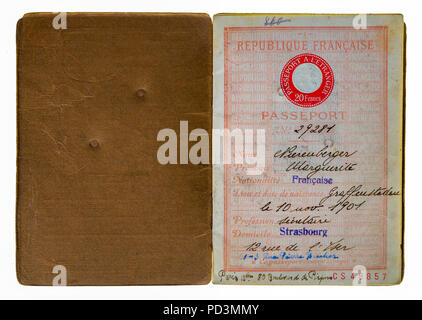 1935's vintage passeport français première page avec nom et adresse du titulaire, Banque D'Images