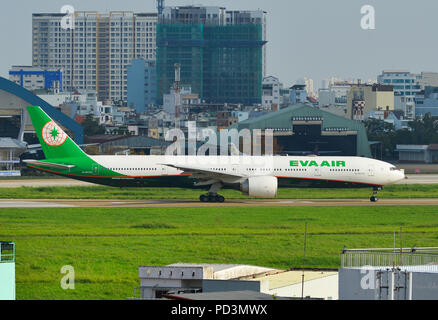 Saigon, Vietnam - Jun 26, 2018. Les avions de passagers circulant sur la piste à l'aéroport Tan Son Nhat (SGN) à Saigon (Ho Chi Minh City, Viêt Nam). Banque D'Images