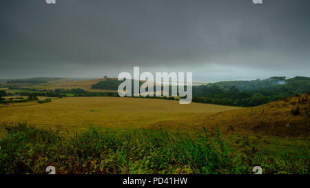 Vue depuis la colline Abbotsbury St Catherine's Church in Abbotsbury Swannery et avec la flotte de Chesil Beach dans l'arrière-plan, Dorset, UK Banque D'Images