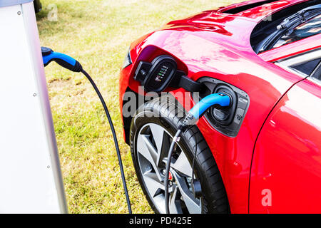 Voiture fonctionnant sur batterie, zéro les émissions des véhicules, voiture, subvention du gouvernement Plug-In Voiture Plug-In Grant, Plug-In Voiture, point de charge électrique, voiture électrique chargé Banque D'Images