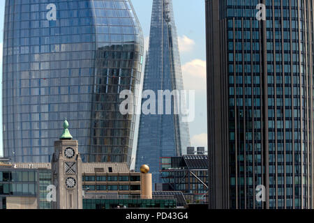 Le téléobjectif vue rapprochée de l'Oxo Tower, un Blackfriars, le Shard et le South Bank Tower, extraite du Waterloo Bridge, Londres Banque D'Images