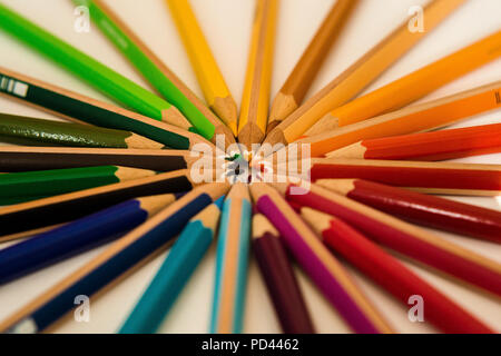 Crayons de couleur dans un cercle Banque D'Images