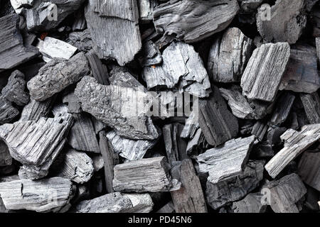 Le charbon de bois, charbon de bois ou charbon de bois dur traditionnel, vue du dessus. Banque D'Images
