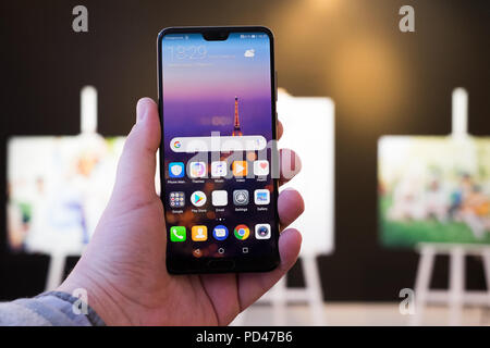 Varsovie, mars 2018 - nouvellement lancé Huawei P20 Pro possède la fonction affichée à des fins éditoriales Banque D'Images