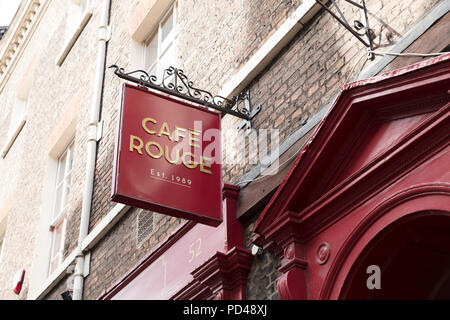 Café rouge restaurant sign in York, Yorkshire, UK - 4 août 2018 Banque D'Images