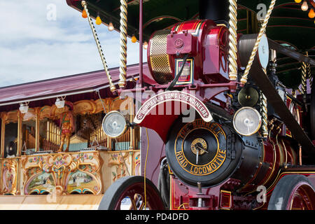 Moteur de traction Burrell et victorienne parc d'orgue à une foire à vapeur en Angleterre Banque D'Images