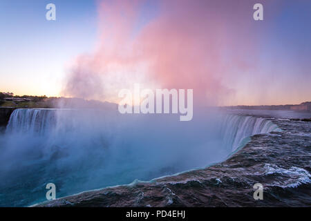 Sunrise de Niagara Falls Banque D'Images