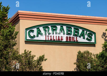 Mishawaka - Circa 2018 Août : Carrabba's Italian Grill la signalisation et Logo. Carrabba's est une chaîne de restaurants spécialisés dans la nourriture que je italo-américain Banque D'Images