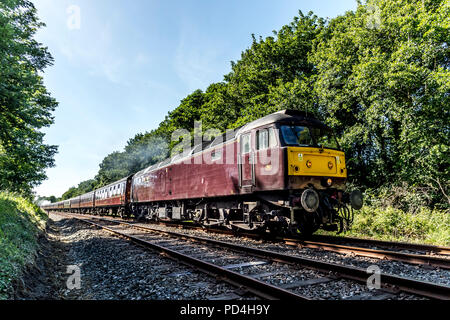 Locomotive diesel lourde de fer de la côte ouest en passant par Wennington-Bentham Leeds-York en route vers Banque D'Images