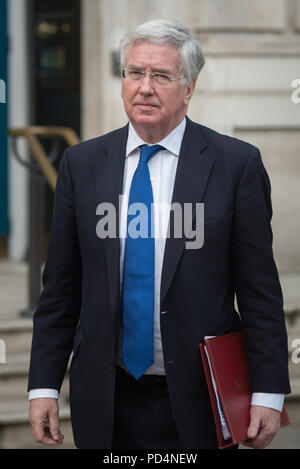 Whitehall, Londres, Royaume-Uni. 14 avril, 2016. Le Secrétaire à la défense, Michael Fallon vu quitter le bureau du Cabinet à Whitehall tôt cet après-midi. Banque D'Images