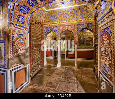 Tourné à l'intérieur de peintures murales dans le Fort et le Hôtel Mandawa, Mandawa, la région de Shekhawati, Rajasthan, Inde Banque D'Images