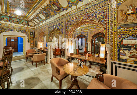 Tourné à l'intérieur de peintures murales dans le Fort et le Hôtel Mandawa, Mandawa, la région de Shekhawati, Rajasthan, Inde Banque D'Images