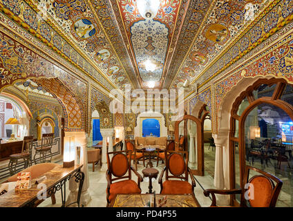 Tourné à l'intérieur de peintures murales dans le Fort et le Hôtel Mandawa, Mandawa, la région de Shekhawati, Rajasthan, Inde Banque D'Images