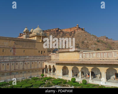 Jaipur, Inde - le 10 mars 2018 : Le paysage à l'intérieur du Fort Amber qui est l'emblème de la ville de Jaipur, Rajasthan, Inde. Banque D'Images