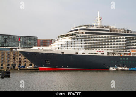 La reine Victoria Cunard Cruise ship in port, Amsterdam, Pays-Bas Banque D'Images