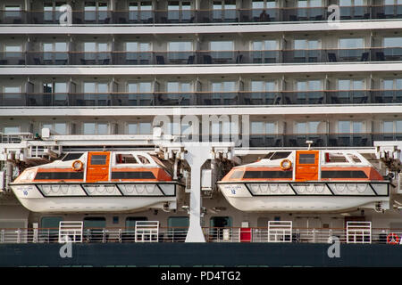 La reine Victoria Cunard Cruise ship in port, Amsterdam, Pays-Bas Banque D'Images