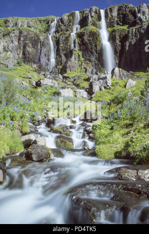 Chute d'eau à Seydisfjordur, Islande Banque D'Images