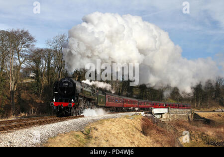 '70013' Oliver Cromwell passe Mytholmes sur 9.3.18 au cours de l'KWVR Gala à vapeur. Banque D'Images