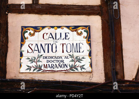 Calle de San Tomé street sign dédié au docteur y Posadillo Gregorio Marañón, Toledo, Castille-La Manche, Espagne Banque D'Images