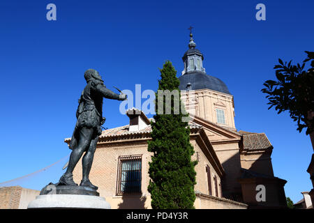 Statue de Garcilaso de la Vega et de San Ildefonso église des Jésuites, Toledo, Castille-La Manche, Espagne Banque D'Images