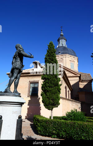 Statue de Garcilaso de la Vega et de San Ildefonso église des Jésuites, Toledo, Castille-La Manche, Espagne Banque D'Images